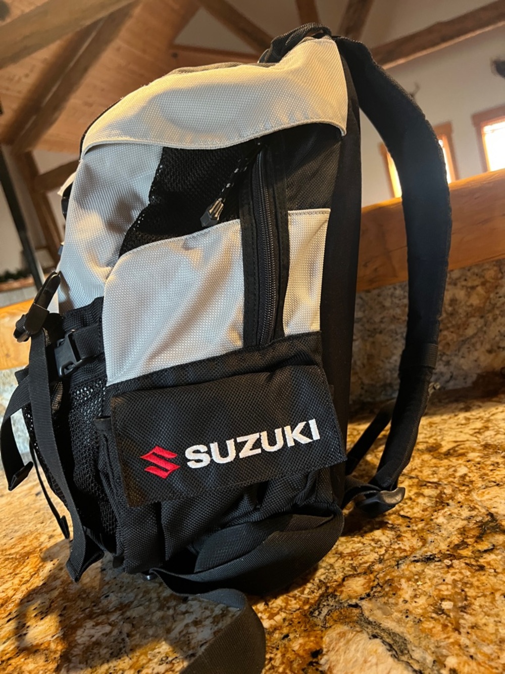Suzuki Men's Black & Gray Compact Backpack